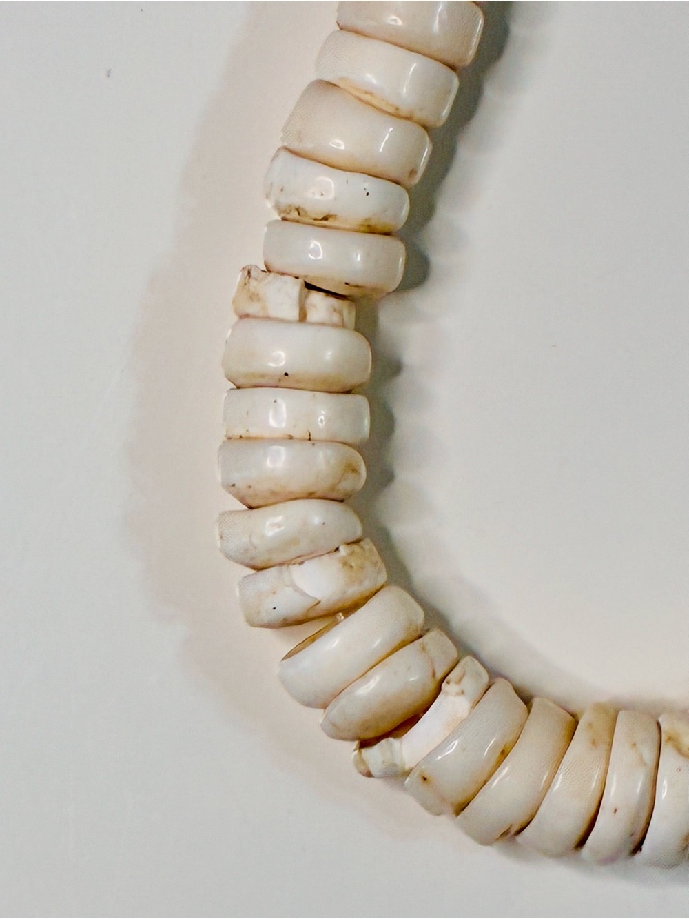 Vintage Hawaiian Cream Puka Shell Surfer Necklace Minimal Everyday Coastal READ - Picture 6 of 12
